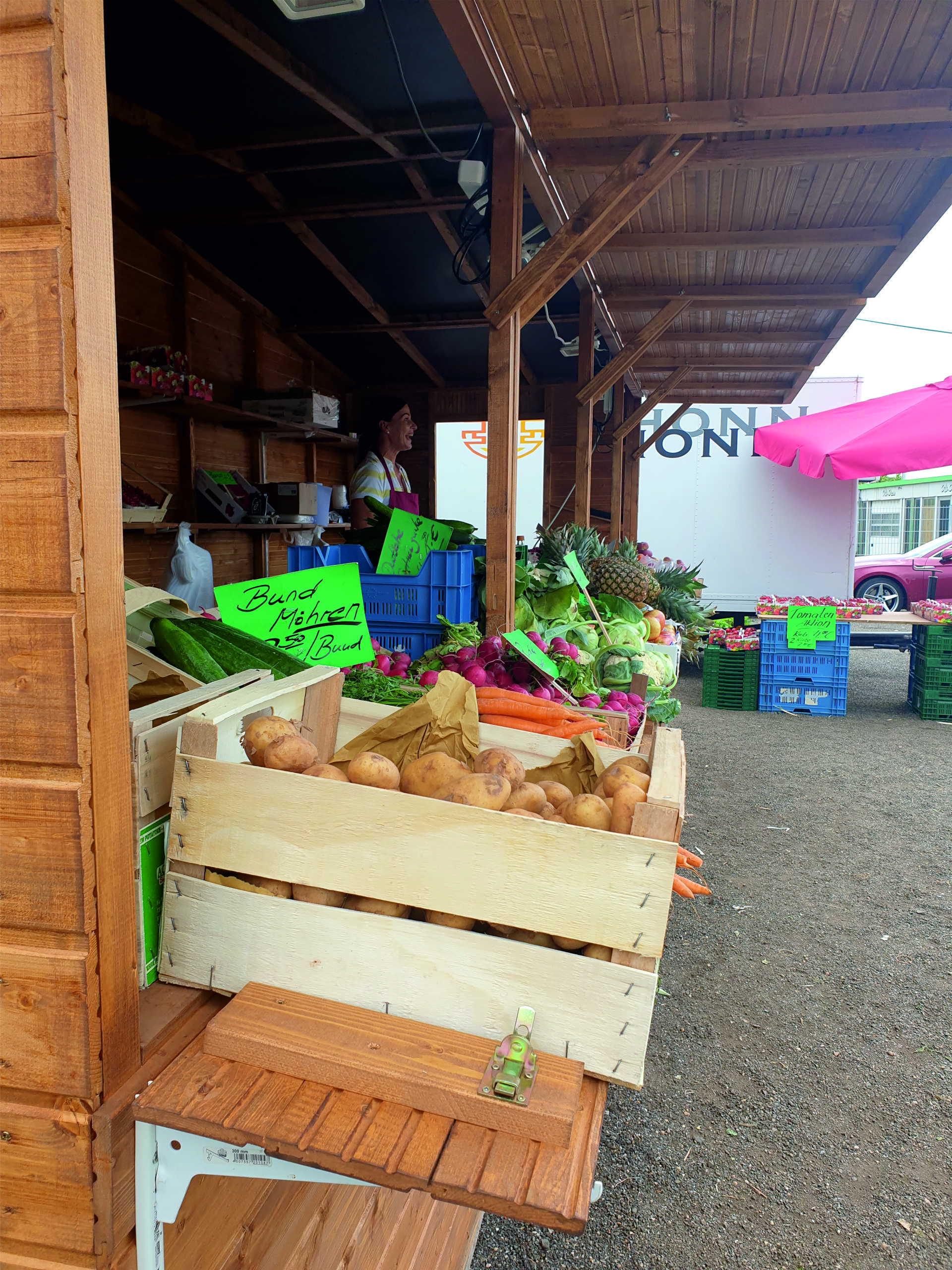 Verkaufsklappe als Theke moeglich bei allen Huetten- Markthuetten- Shop
