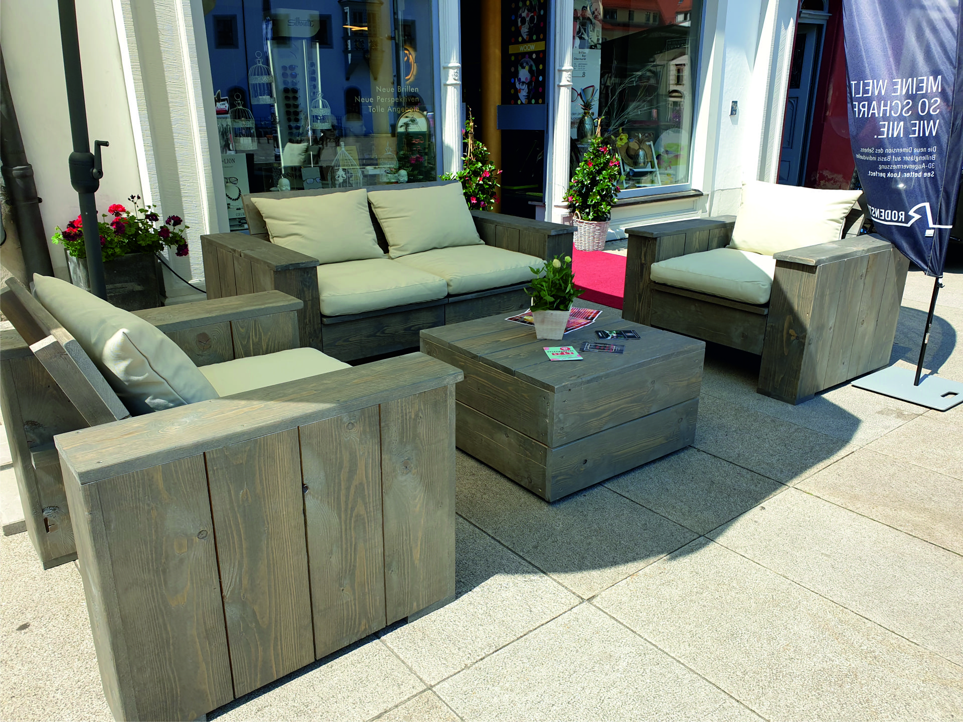 Loungeset aus Bauholz- mieten bei eventTIME, der Partyausstatter