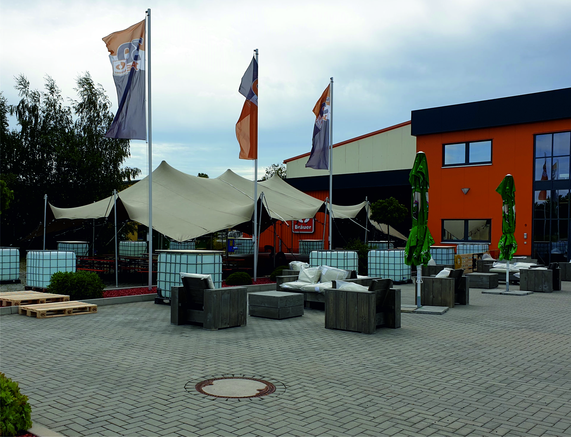 Bauholzlounge- mieten bei eventTIME, der Partyausstatter