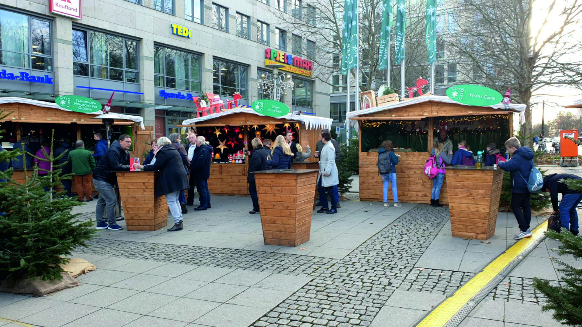rustikaler Stehtisch mit Abfallbehaelter- mieten bei eventTIME, der Partyausstatter