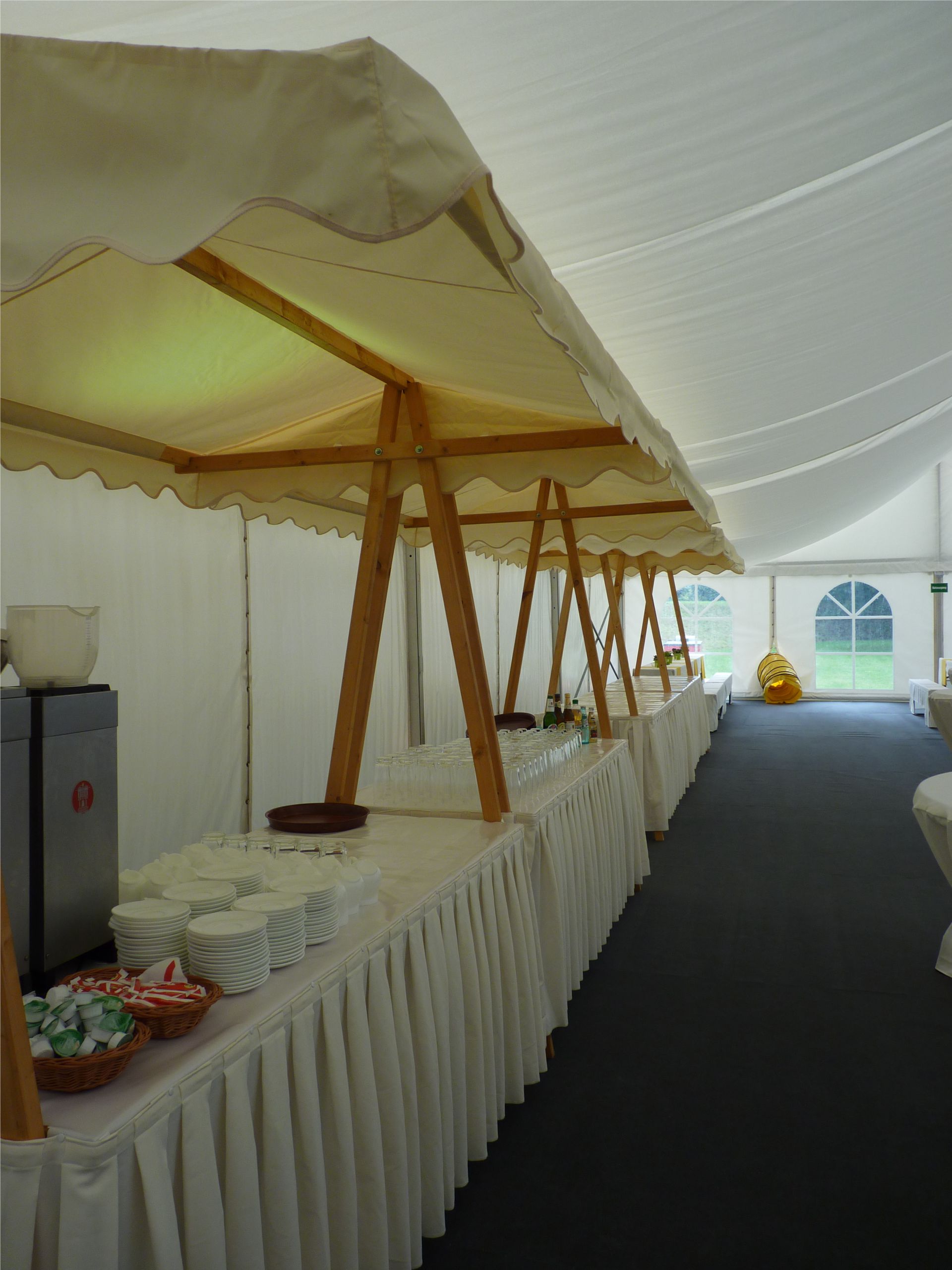 Marktstand natur mit skirting- mieten oder kaufen im Markthuetten- Shop